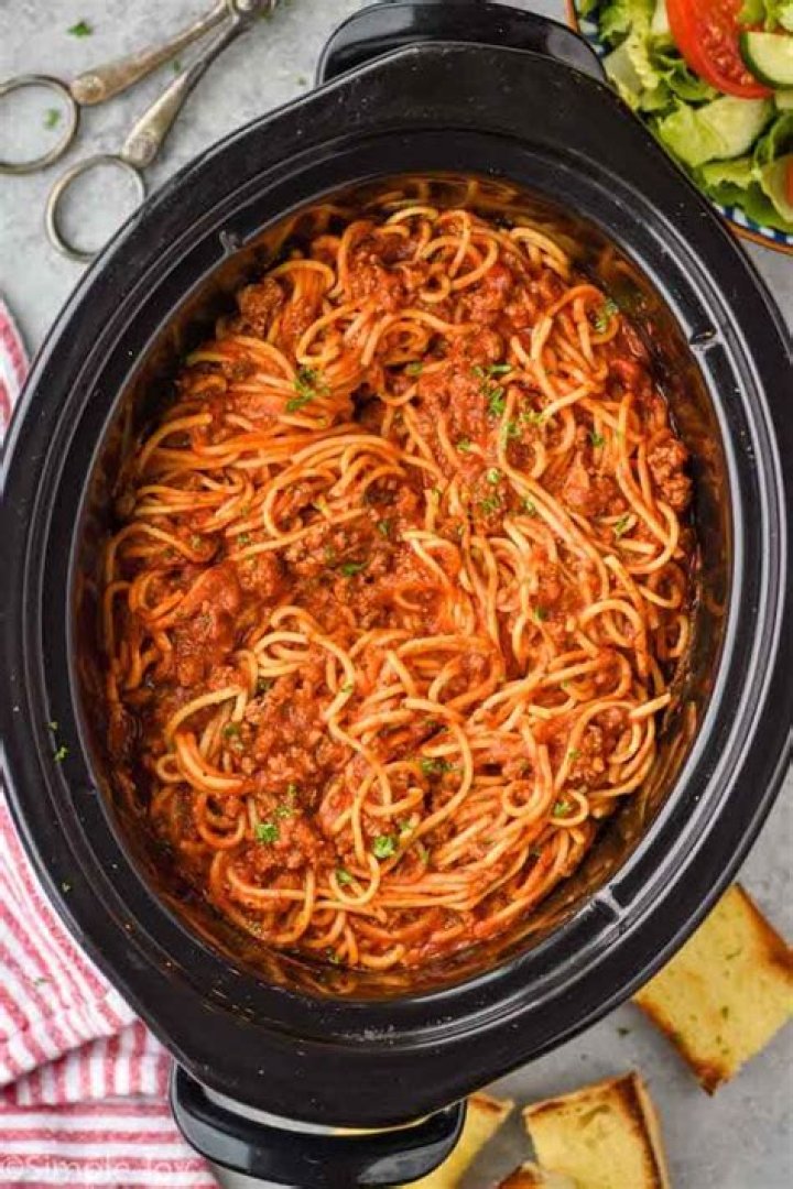 How do you reheat spaghetti in a crock pot?