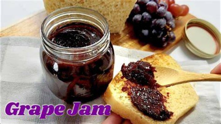 How do you remove seeds from grapes to make jam?