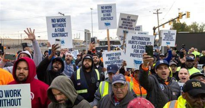 How much do library workers make?
