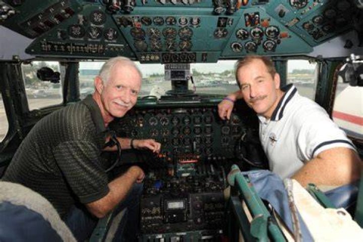 Is Jeffrey Skiles still flying?